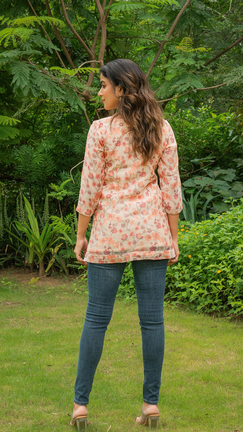 Myra Short Top In Mul Chanderi Silk - Peach