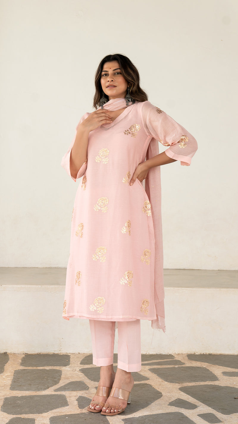 Gulab Embroidered Kurta Set In Chanderi Silk - Blush Pink