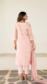 Gulab Embroidered Kurta Set In Chanderi Silk - Blush Pink